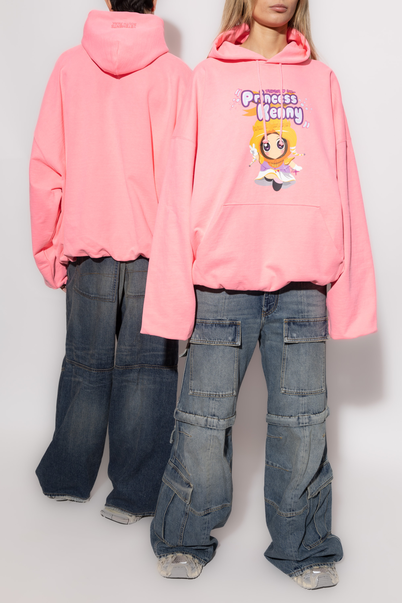 【VETEMENTS】ピンクPrincess Kennyクロップドボクシーフーディ VETEMENTS】PRINCESS KENNY CROPPED BOXY HOODIE | AYIN